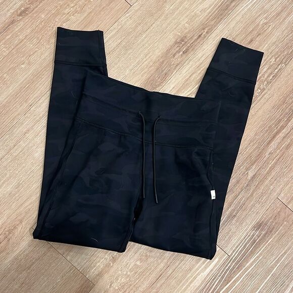 Vuori • Daily Leggings camo black - Picture 5 of 7